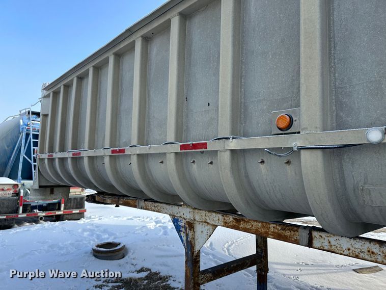 image for item LT9343 1982 Fruehauf  end dump trailer