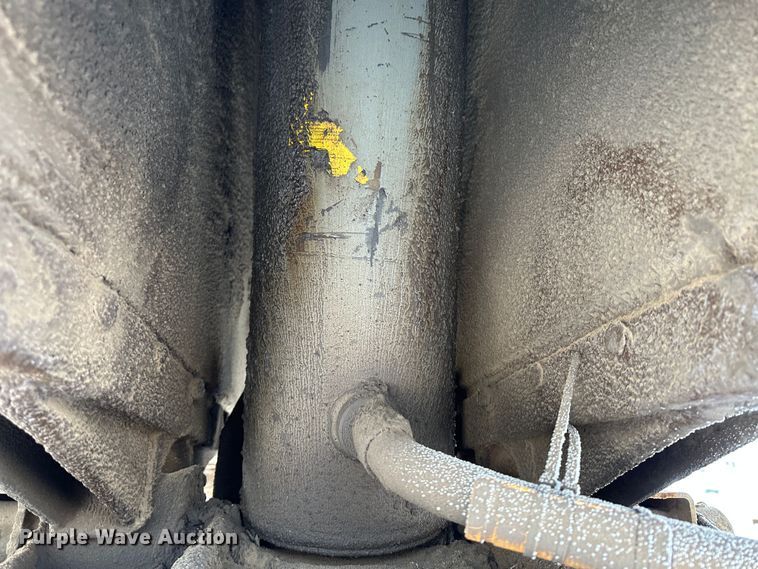 image for item LT9343 1982 Fruehauf  end dump trailer