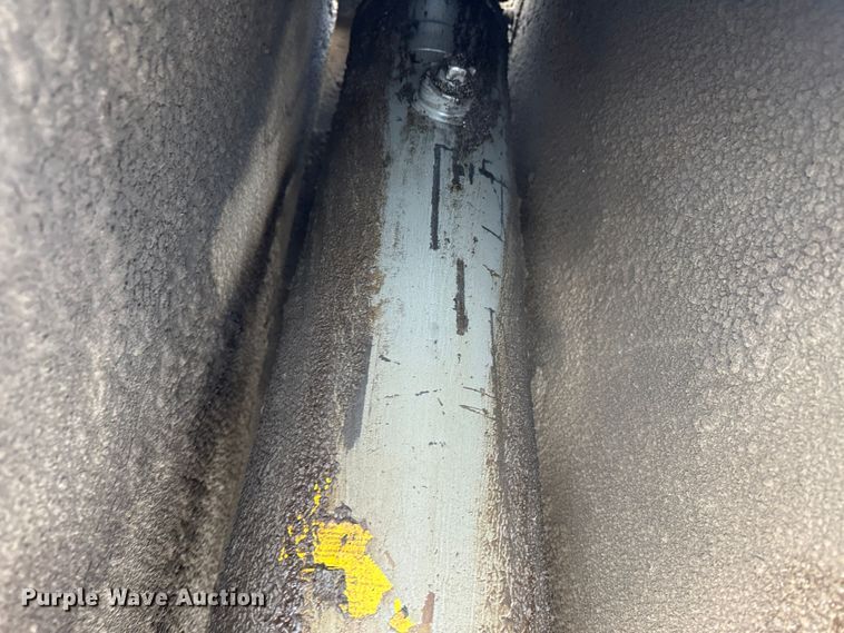 image for item LT9343 1982 Fruehauf  end dump trailer