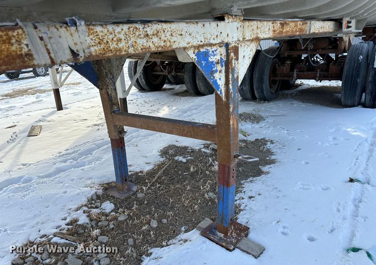 image for item LT9343 1982 Fruehauf  end dump trailer