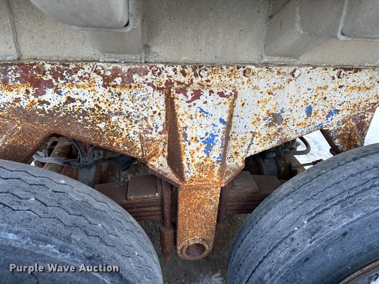 image for item LT9343 1982 Fruehauf  end dump trailer