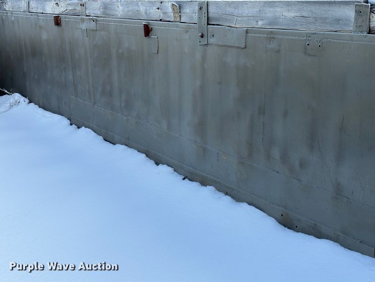 image for item LT9343 1982 Fruehauf  end dump trailer