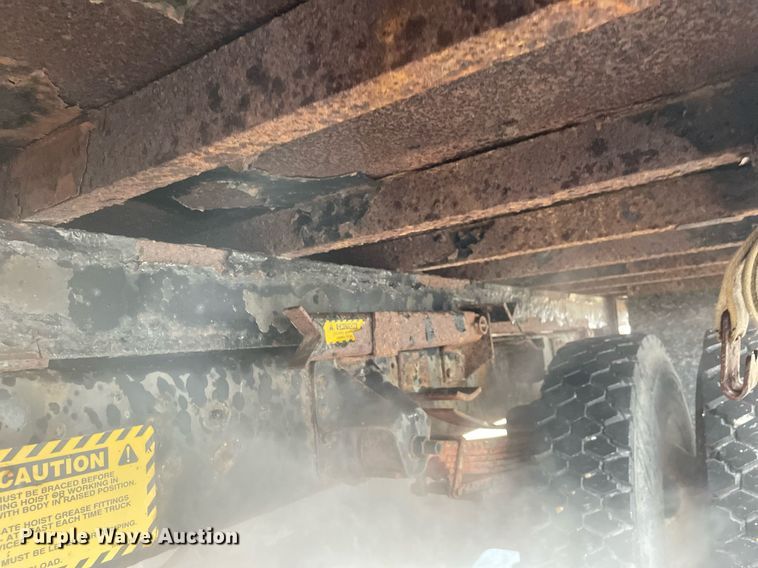 image for item MA9847 2002 GMC C6500  dump flatbed truck