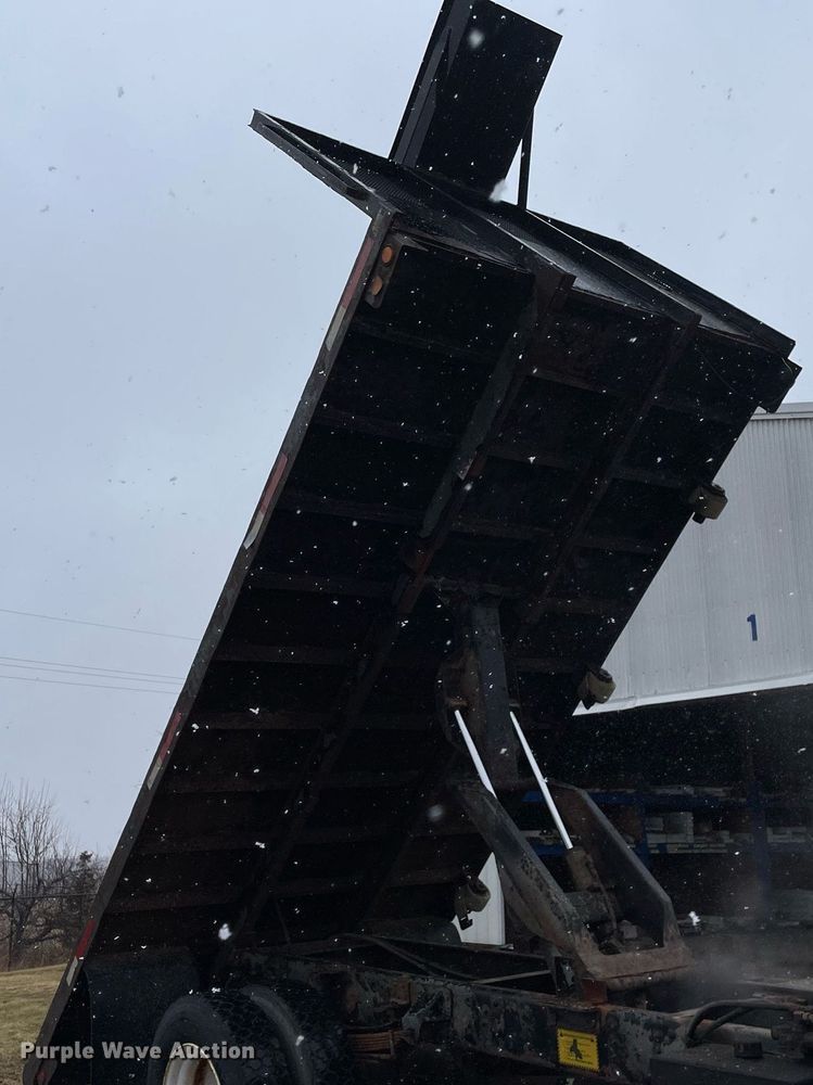 image for item MA9847 2002 GMC C6500  dump flatbed truck