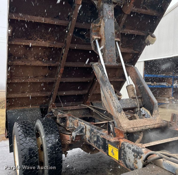 image for item MA9847 2002 GMC C6500  dump flatbed truck