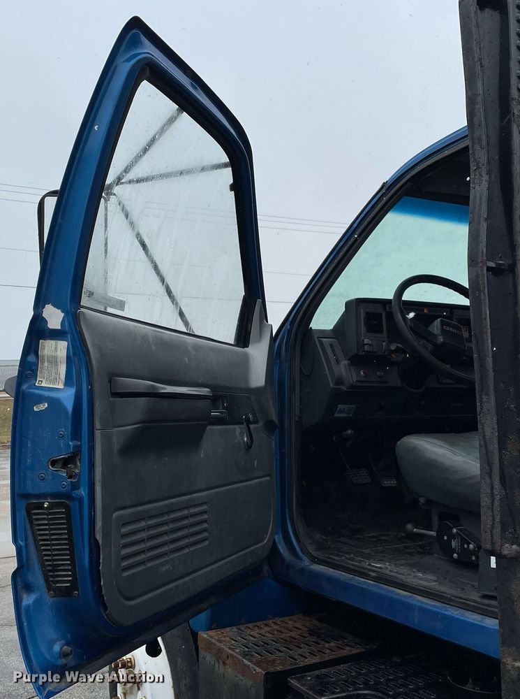 image for item MA9847 2002 GMC C6500  dump flatbed truck