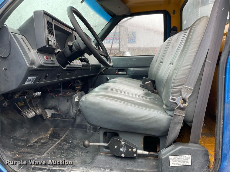 image for item MA9847 2002 GMC C6500  dump flatbed truck