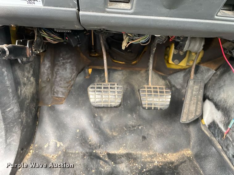 image for item MA9847 2002 GMC C6500  dump flatbed truck