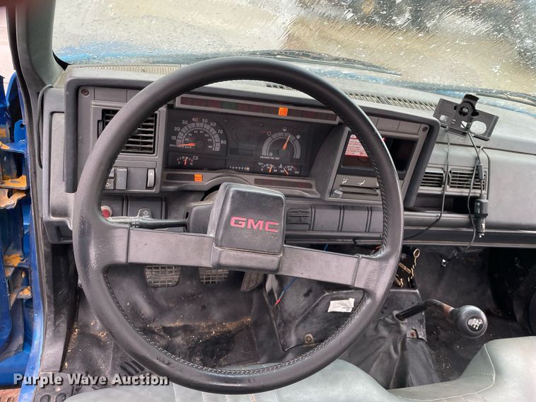 image for item MA9847 2002 GMC C6500  dump flatbed truck