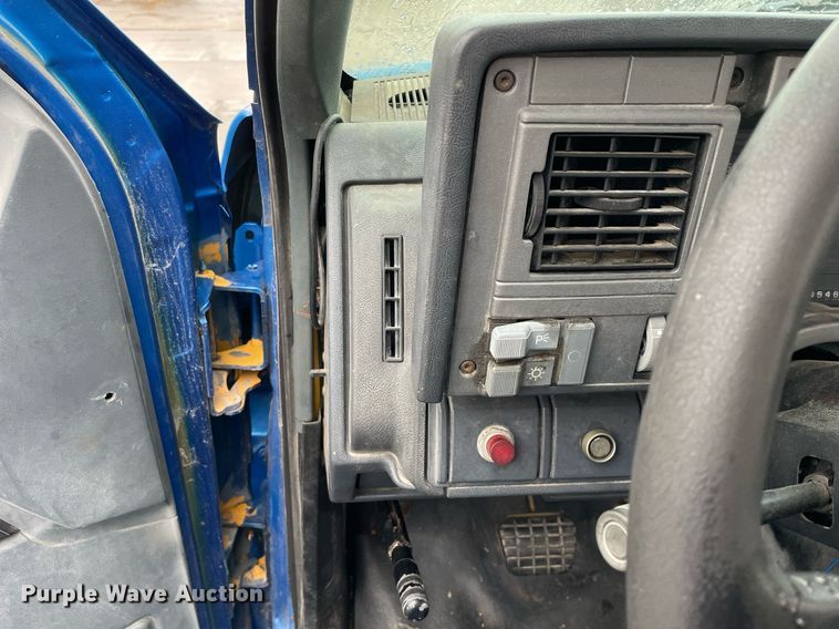 image for item MA9847 2002 GMC C6500  dump flatbed truck