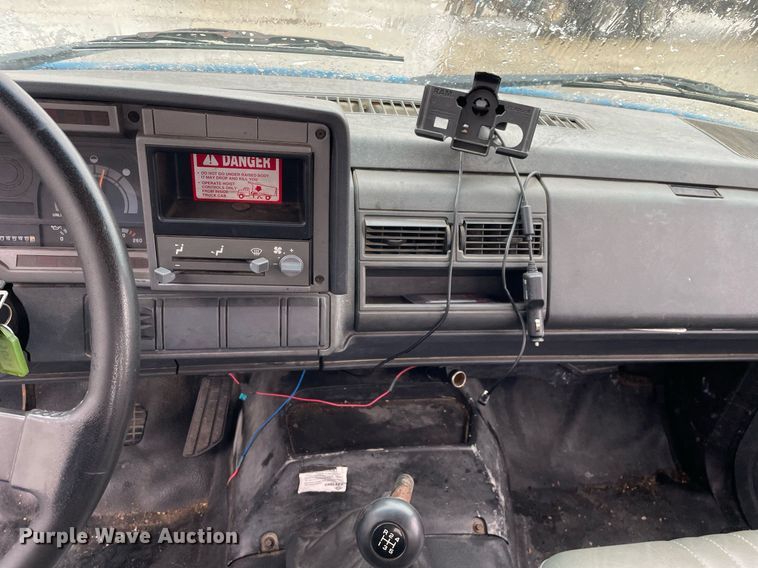 image for item MA9847 2002 GMC C6500  dump flatbed truck