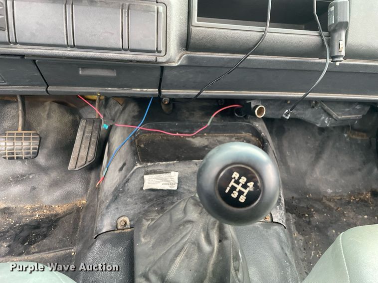 image for item MA9847 2002 GMC C6500  dump flatbed truck