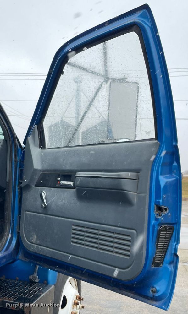 image for item MA9847 2002 GMC C6500  dump flatbed truck