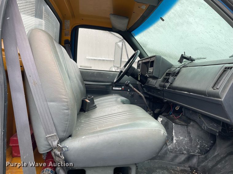 image for item MA9847 2002 GMC C6500  dump flatbed truck