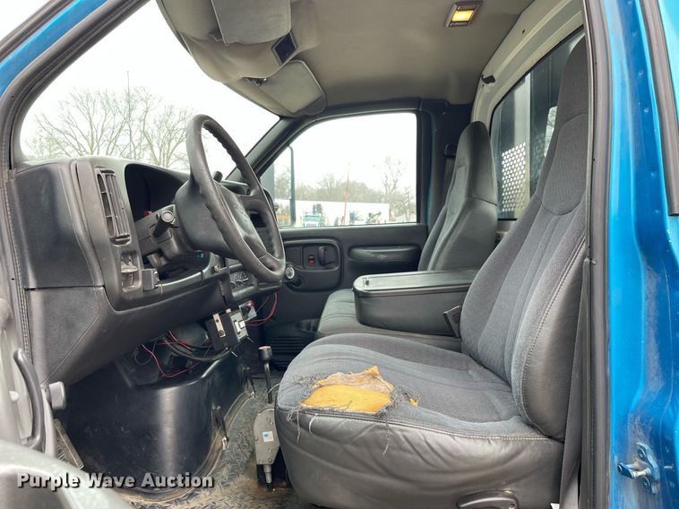 image for item MA9883 2005 GMC C6500  dump flatbed truck