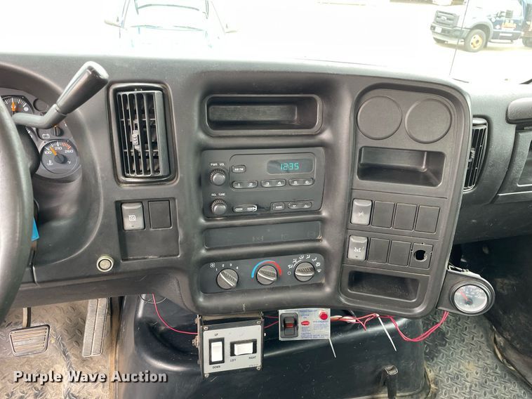 image for item MA9883 2005 GMC C6500  dump flatbed truck