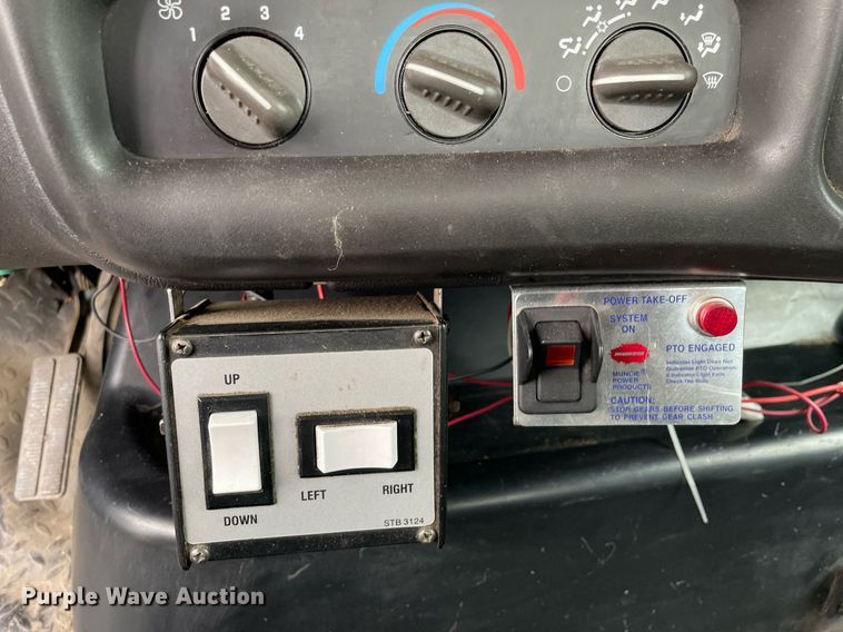 image for item MA9883 2005 GMC C6500  dump flatbed truck