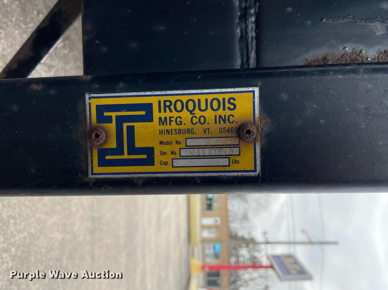 image for item MA9883 2005 GMC C6500  dump flatbed truck