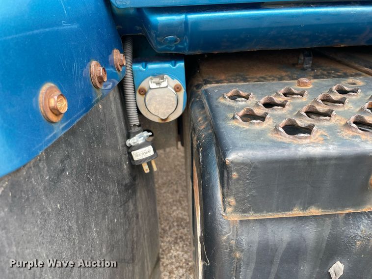 image for item MA9883 2005 GMC C6500  dump flatbed truck