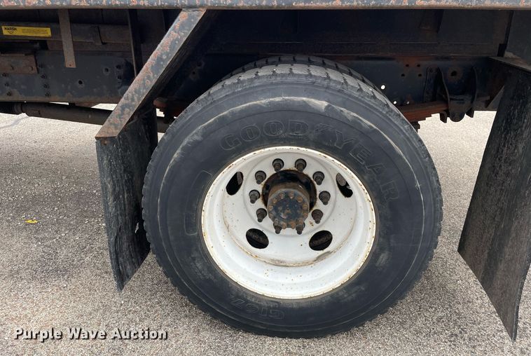 image for item MA9883 2005 GMC C6500  dump flatbed truck