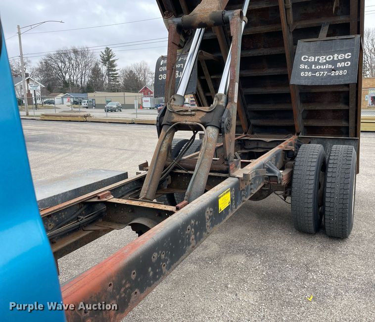 image for item MA9883 2005 GMC C6500  dump flatbed truck