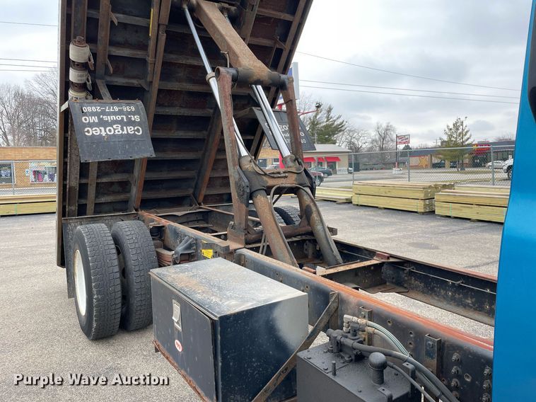 image for item MA9883 2005 GMC C6500  dump flatbed truck