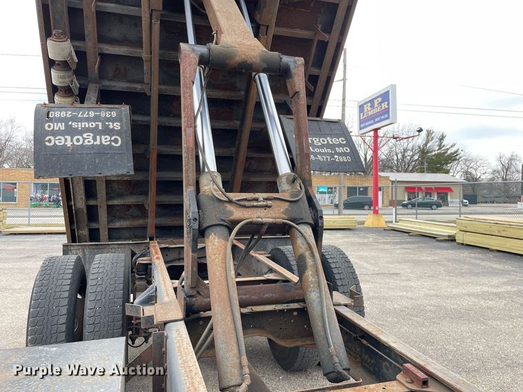 image for item MA9883 2005 GMC C6500  dump flatbed truck