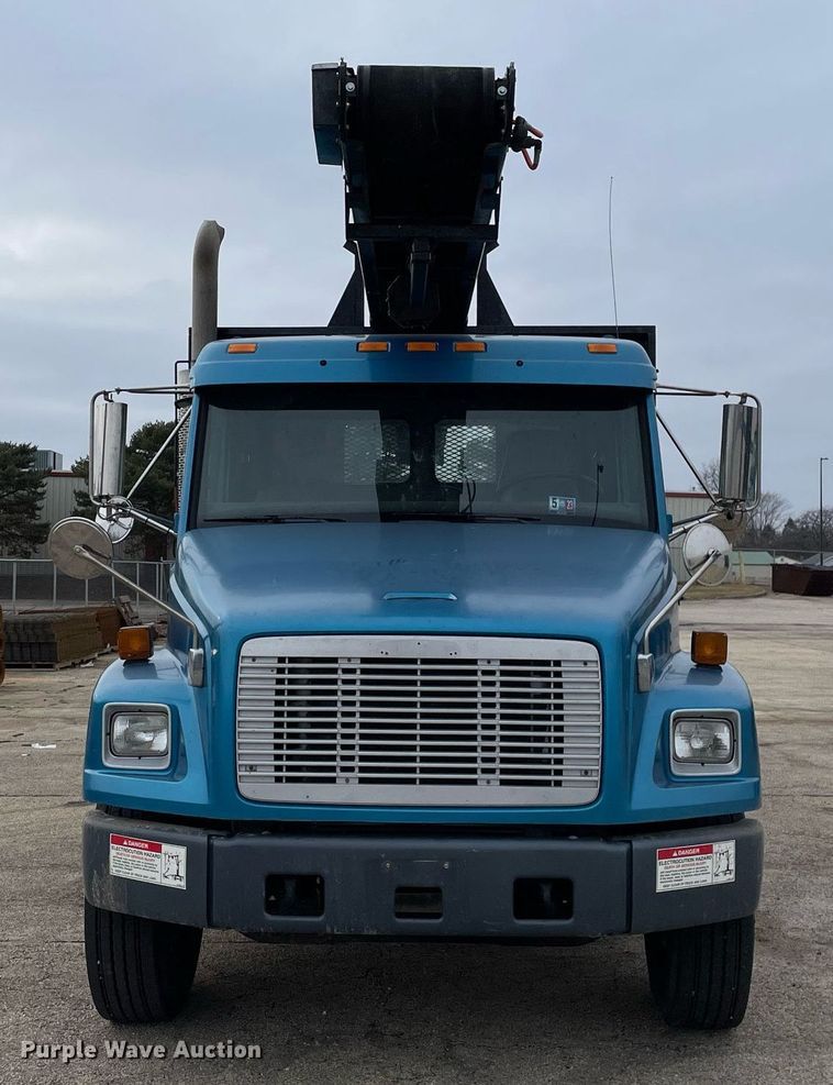 image for item MA9884 2004 Freightliner FL80  flatbed truck