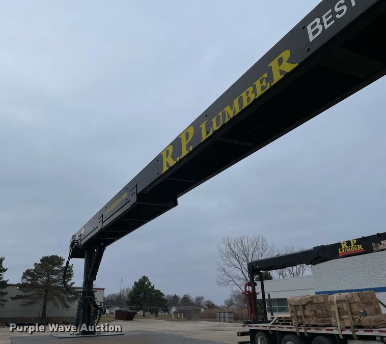 image for item MA9884 2004 Freightliner FL80  flatbed truck