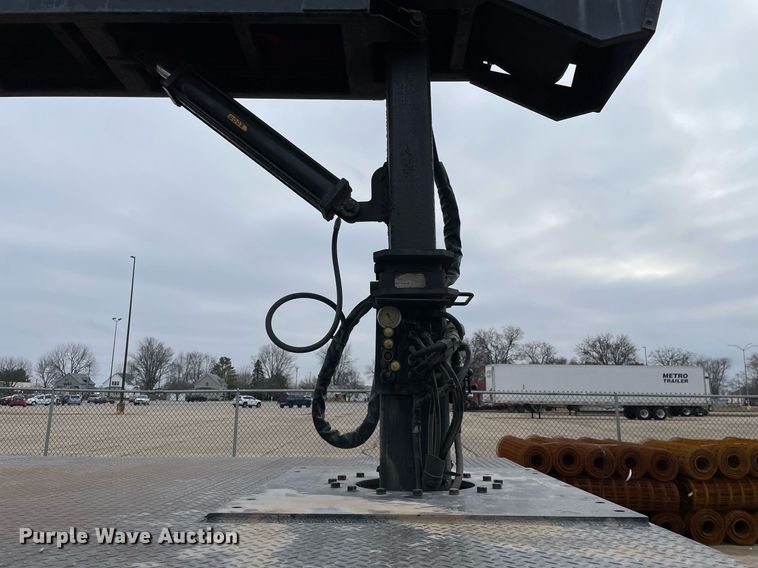 image for item MA9884 2004 Freightliner FL80  flatbed truck