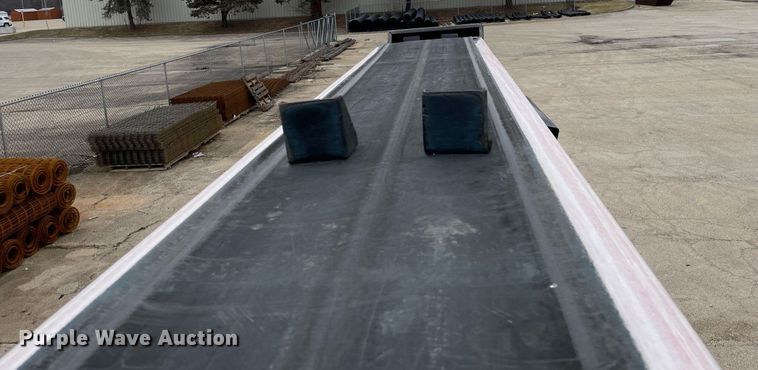 image for item MA9884 2004 Freightliner FL80  flatbed truck