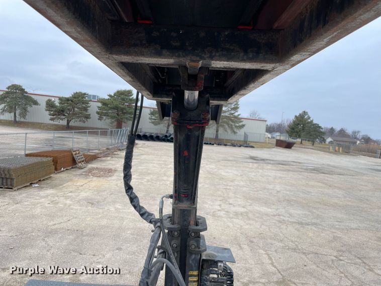 image for item MA9884 2004 Freightliner FL80  flatbed truck