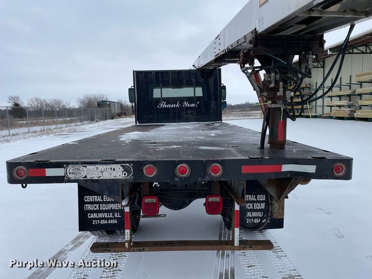 image for item MA9886 2005 International 4200  flatbed truck