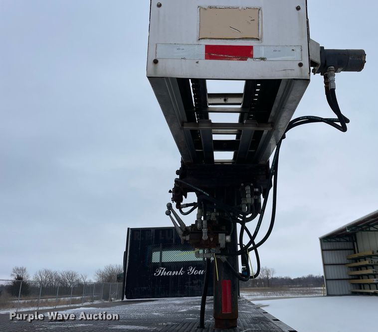 image for item MA9886 2005 International 4200  flatbed truck