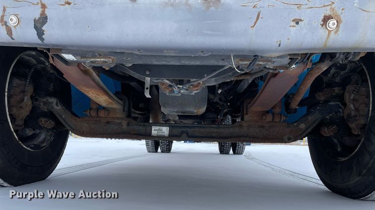 image for item MA9886 2005 International 4200  flatbed truck