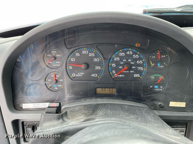 image for item MA9886 2005 International 4200  flatbed truck