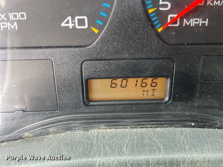 image for item MA9886 2005 International 4200  flatbed truck