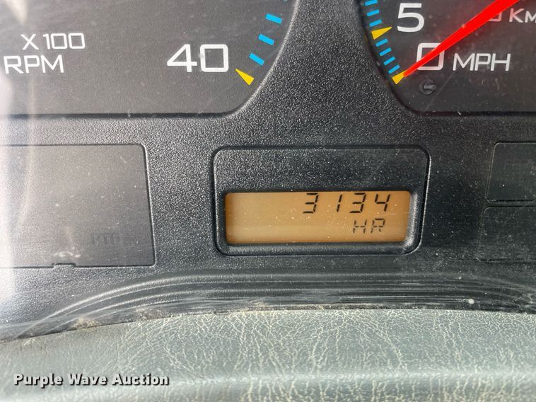 image for item MA9886 2005 International 4200  flatbed truck