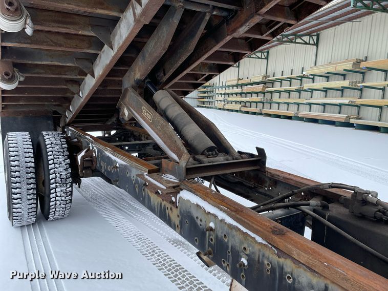 image for item MA9886 2005 International 4200  flatbed truck