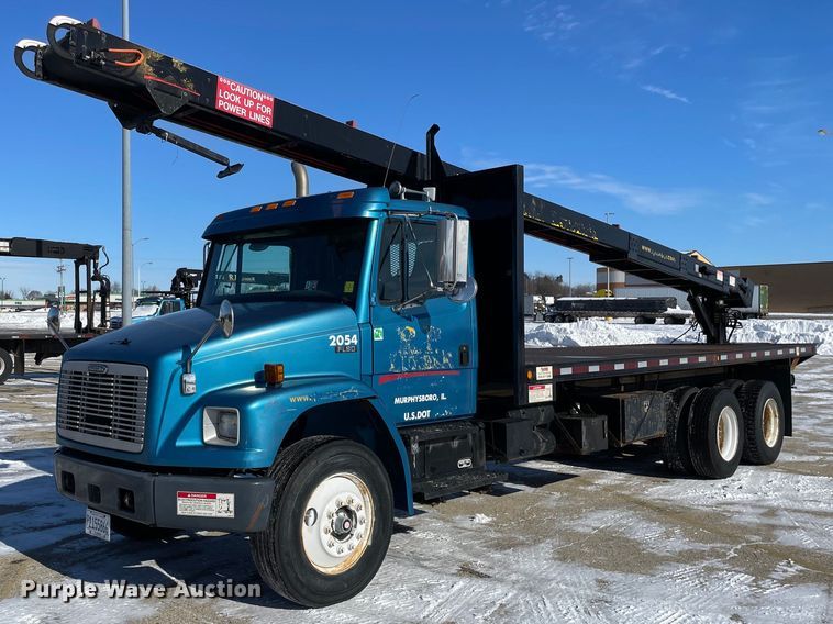 image for item MA9898 2004 Freightliner FL80  flatbed truck