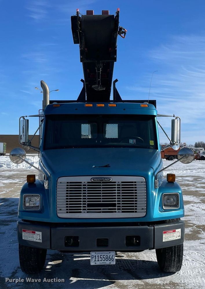 image for item MA9898 2004 Freightliner FL80  flatbed truck