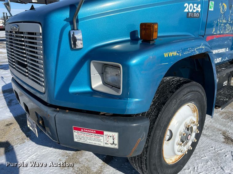 image for item MA9898 2004 Freightliner FL80  flatbed truck