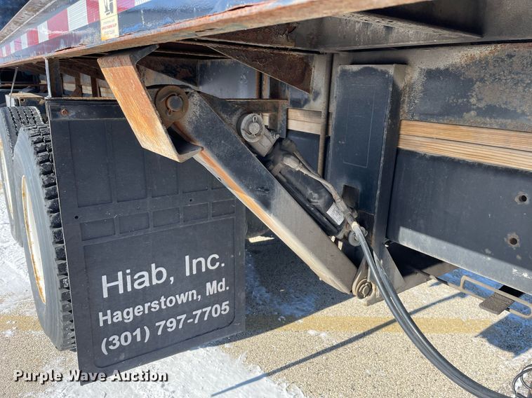 image for item MA9898 2004 Freightliner FL80  flatbed truck