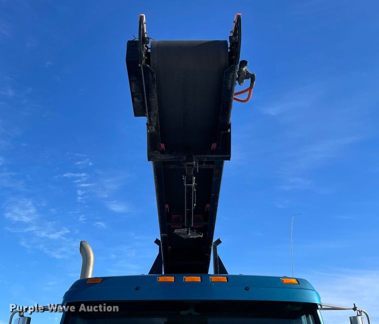 image for item MA9898 2004 Freightliner FL80  flatbed truck