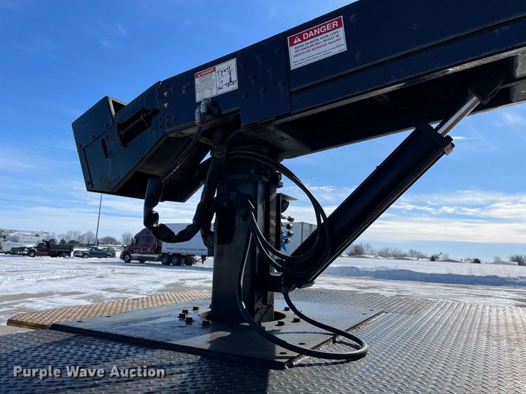 image for item MA9898 2004 Freightliner FL80  flatbed truck