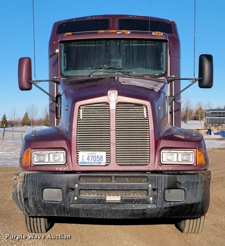 image for item ME9685 2007 Kenworth T600  semi truck