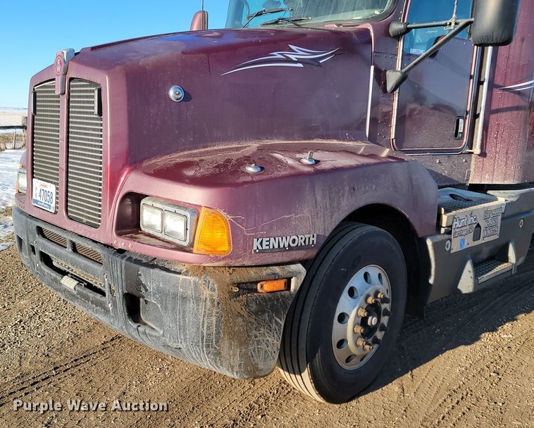 image for item ME9685 2007 Kenworth T600  semi truck
