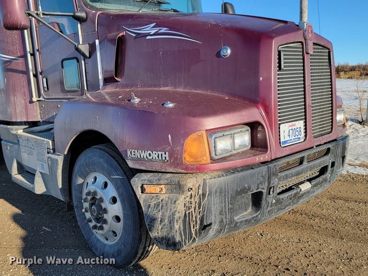 image for item ME9685 2007 Kenworth T600  semi truck