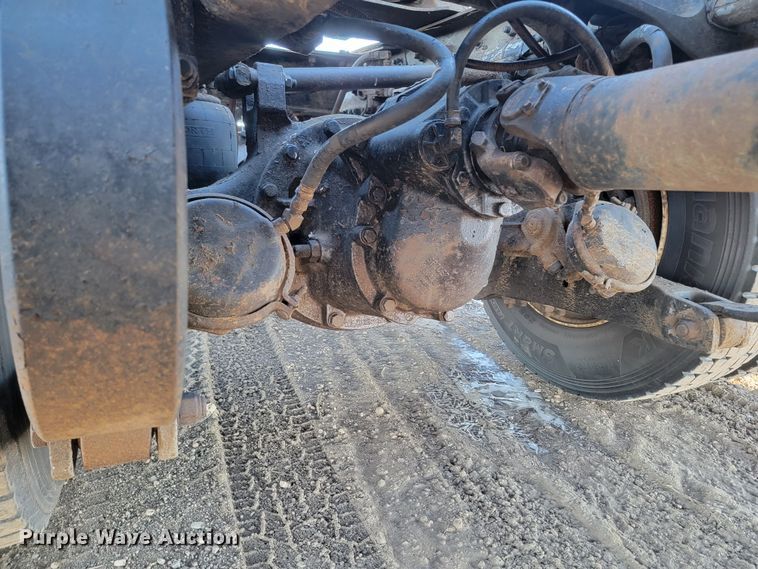 image for item ME9685 2007 Kenworth T600  semi truck