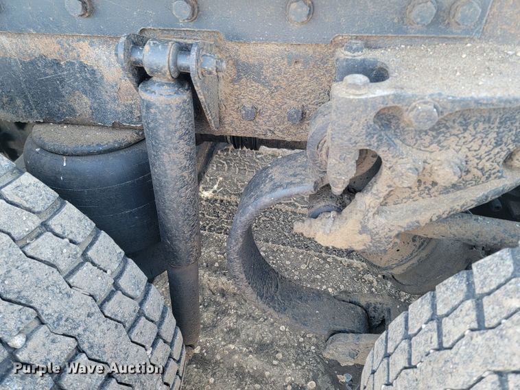 image for item ME9685 2007 Kenworth T600  semi truck